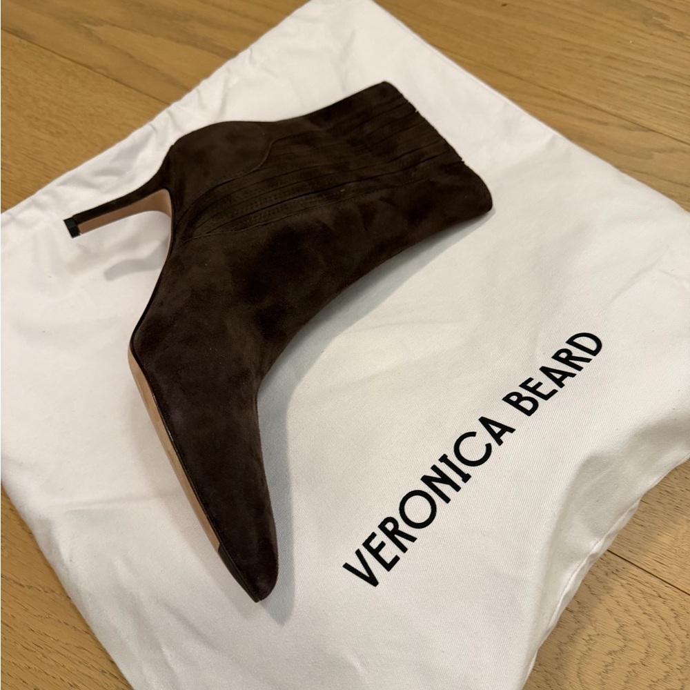 NEW Veronica Beard chocolate brown suede boots